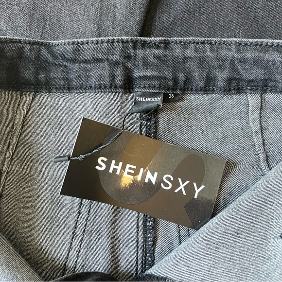 SHEIN High Wait Contrast Flare Jeans - Picture 4 of 8